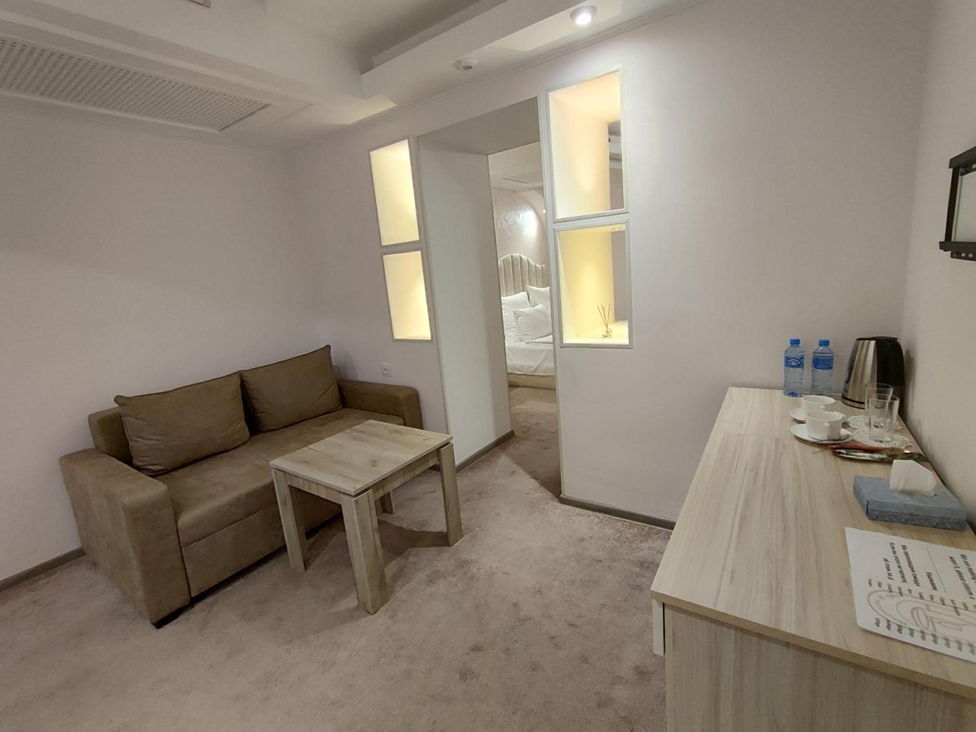 Delin Hotel And Tours Erevan Exterior foto